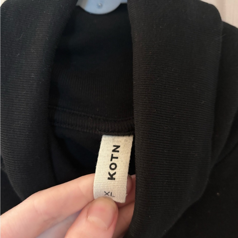 KOTN Classic Black Pullover